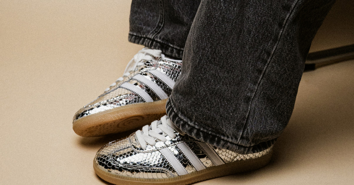  SANBA OG Wシルバー adidas Samba OG W (silver metallic / white / gum) | 43einhalb