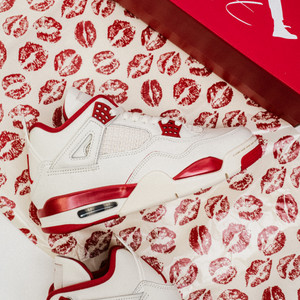 WMNS Air Jordan 4 Retro Valentines Day