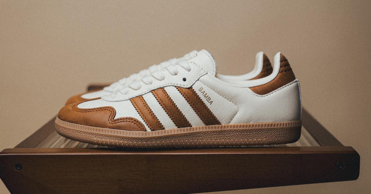 ／SAMBA OG W NJI7 23cm adidas Samba OG W (wonder white / dark brown / gold metallic