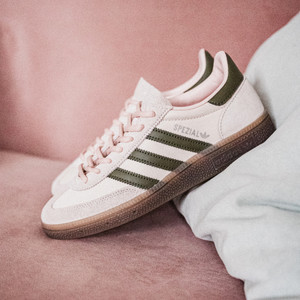Handball Spezial (wonder quartz / olive strata)