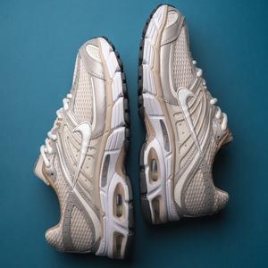 Air Max Moto 2K (light orewood brown / summit white / phantom)