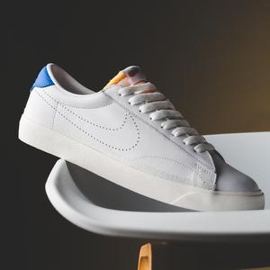 Tennis Classic Ac (white / white / lt photo blue / team orange)