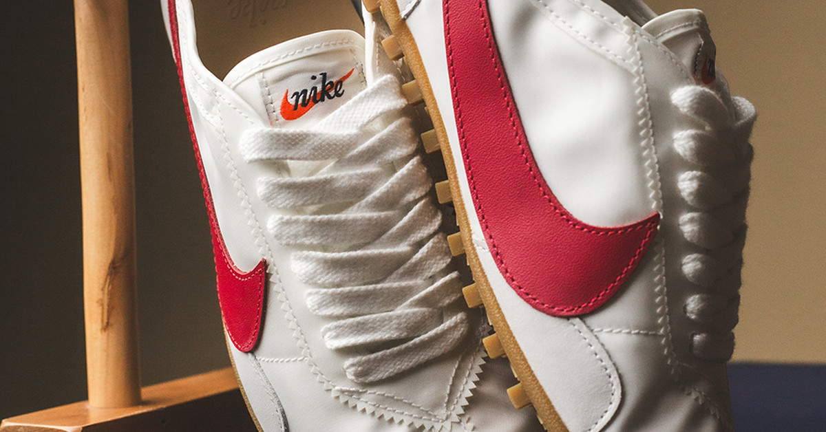 Nike WMNS Moon Shoe ( summit white / team crimson) | 43einhalb