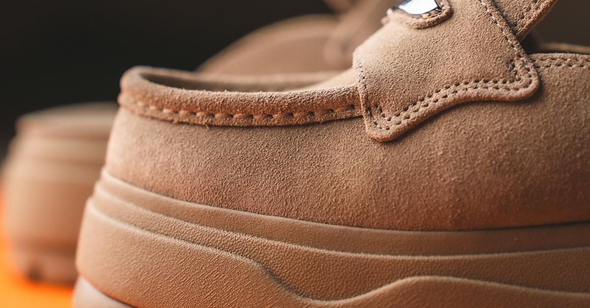 Jordan WMNS Air Jordan Mule (khaki / metallic silver) | 43einhalb