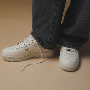 WMNS Air Force 1 07 LX (sail / sail / metallic gold)