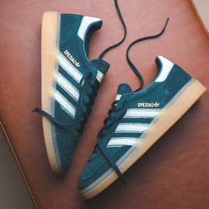 Handball Spezial W  (aurora ivy / ash green / gum)