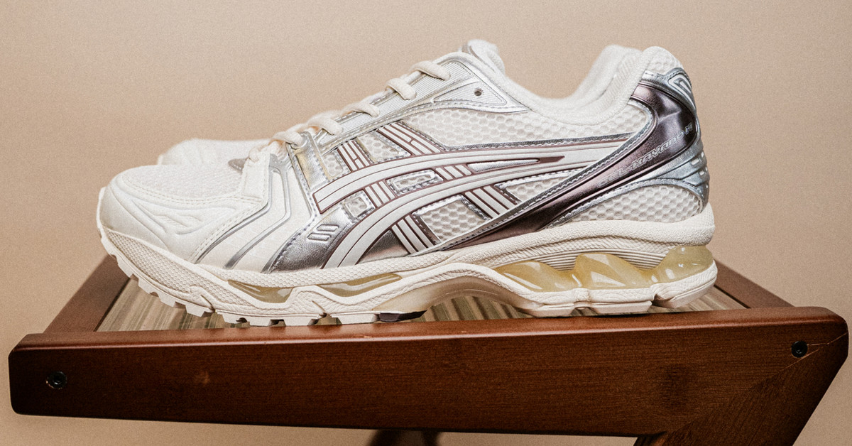 earth from above 「NUMBERED WITH THE 〜 ASICS SportStyle GEL-KAYANO 14 (cream / cocoa powder) | 43einhalb