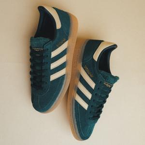 Handball Spezial W (rich green / warm vanilla / gold metallic)