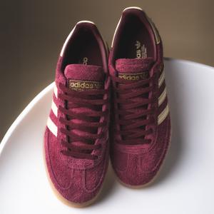 Handball Spezial W (maroon / warm vanilla / gold metallic)