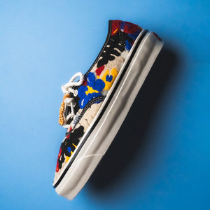 LX Authentic 44 Needlework (multi)