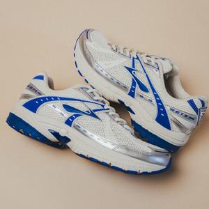 Adrenaline GTS 10 (coconut milk / blue lolite / silver)