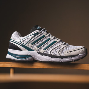Adistar Control 5 (footwear white / rich green / core black)