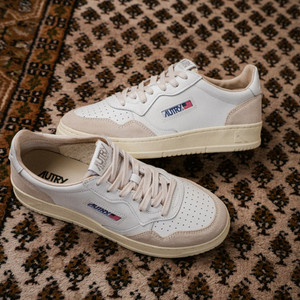 Medalist Low (beige / weiß)