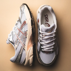 GEL-1130 (white / rusted rock)
