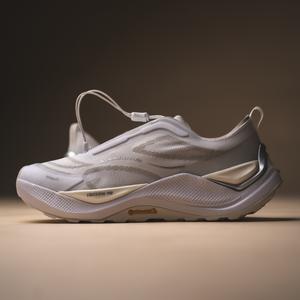 Holo Peak (footwear white / grey two / silver metallic)