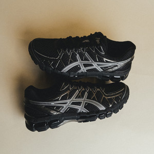 GEL-KAYANO 20 (black / clay grey)