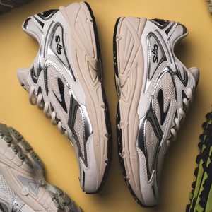 Adrenaline GTS 4 (coconut milk / silver / eggnog)