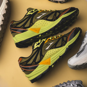 Cascadia 1 (peat moss / daiquiri green / black)