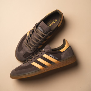 Handball Spezial (earth strata / pulse amber)