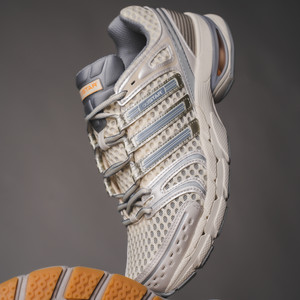 Adistar Control 5 (cloud white / halo silver / acid orange)