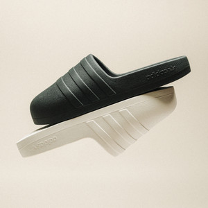 adiFOM Adilette (carbon)