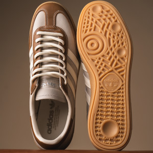 Handball Spezial (khaki thread / crew white / brown desert)