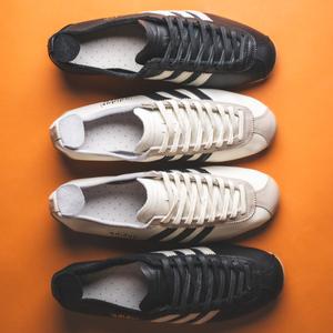 Japan  (off white / core black / wonder beige)