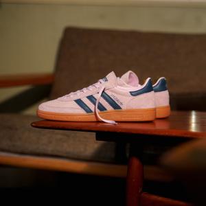 Handball Spezial W (clear pink / arctic night / gum)
