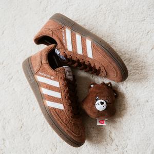 x  Care Bears Handball Spezial W (dark brown / footwear white)