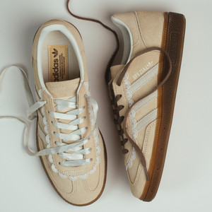 Handball Spezial W (sand strata / off white)