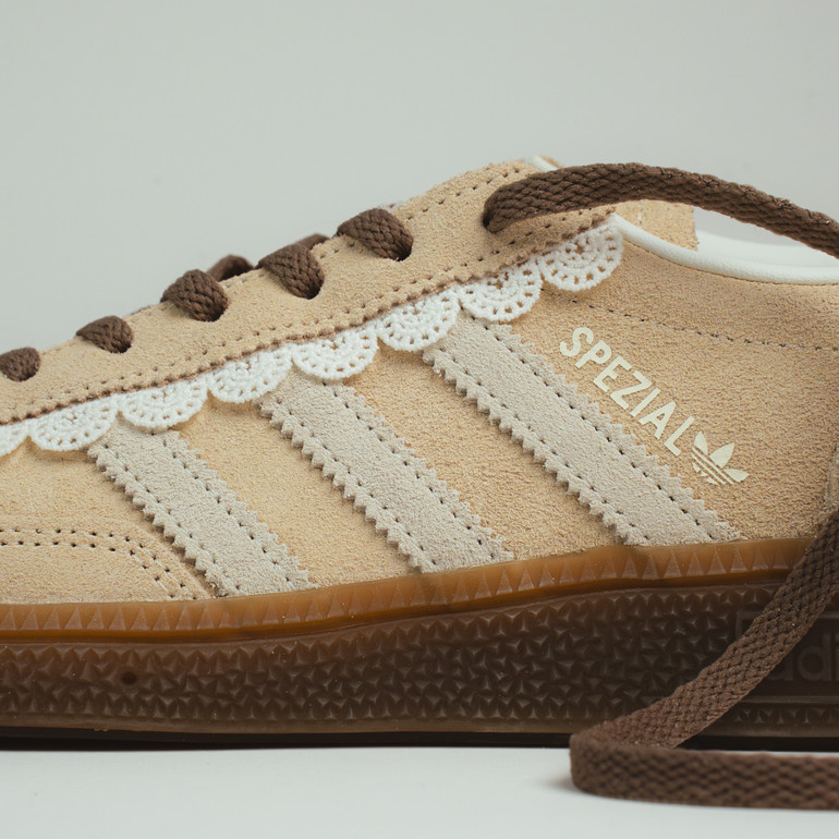 adidas - Handball Spezial W (sand strata / off white)