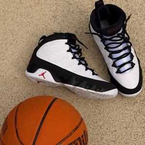Air Jordan 9 Retro Space Jam Tune Squad