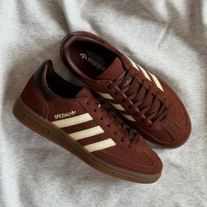 Handball Spezial W (auburn / off white)