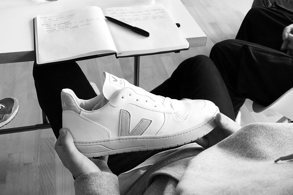 #012: In den Schuhen von VEJA